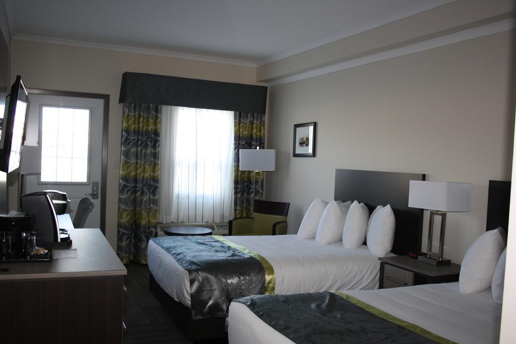 Crossroads Inn & Suites Paradise 外观 照片