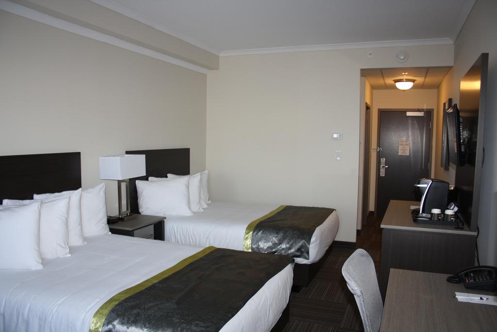 Crossroads Inn & Suites Paradise 外观 照片