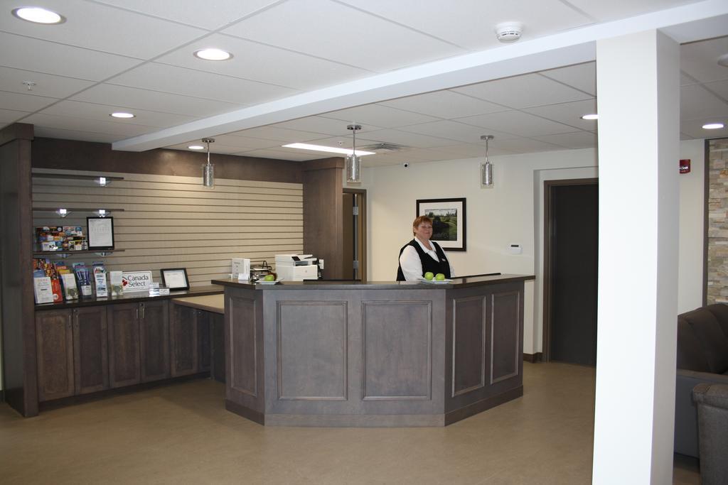 Crossroads Inn & Suites Paradise 外观 照片