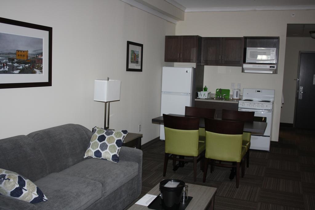 Crossroads Inn & Suites Paradise 外观 照片