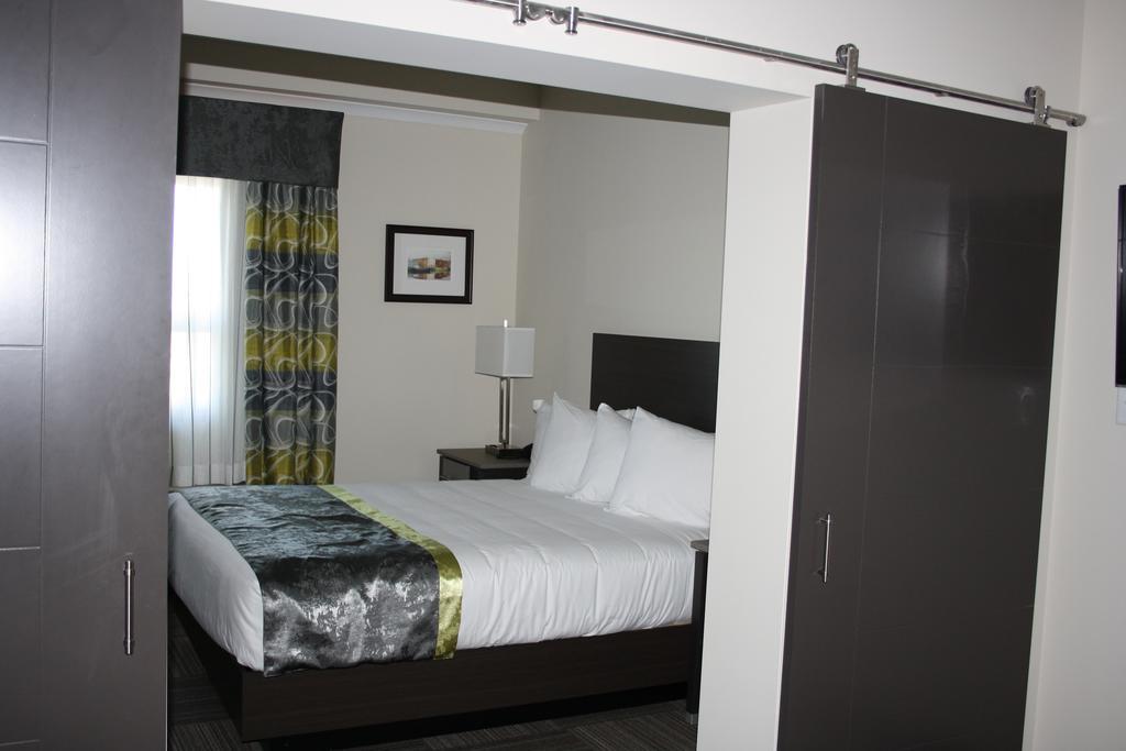 Crossroads Inn & Suites Paradise 外观 照片
