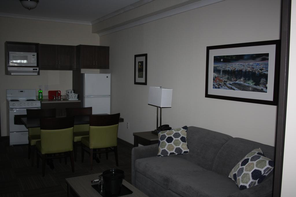 Crossroads Inn & Suites Paradise 外观 照片