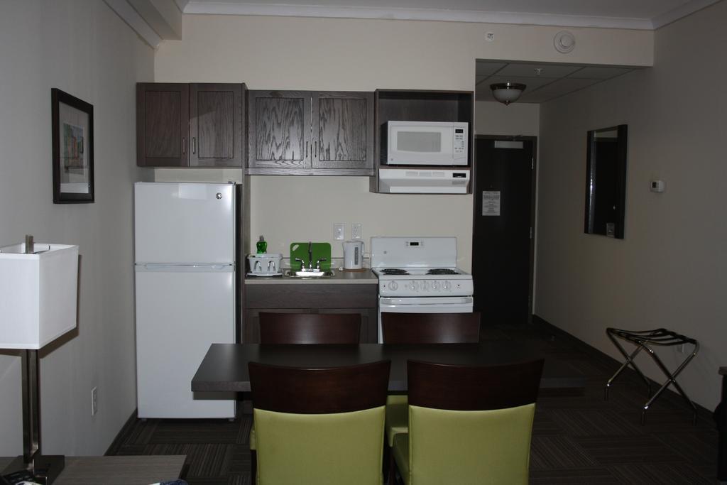 Crossroads Inn & Suites Paradise 外观 照片