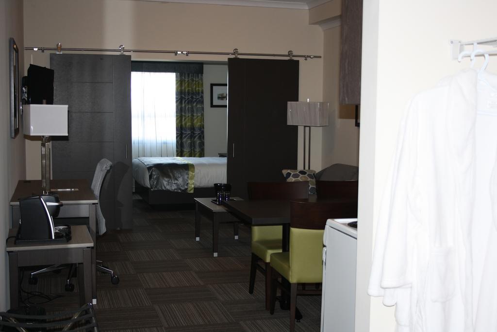 Crossroads Inn & Suites Paradise 外观 照片