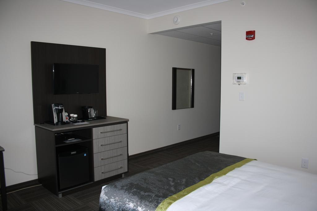 Crossroads Inn & Suites Paradise 外观 照片