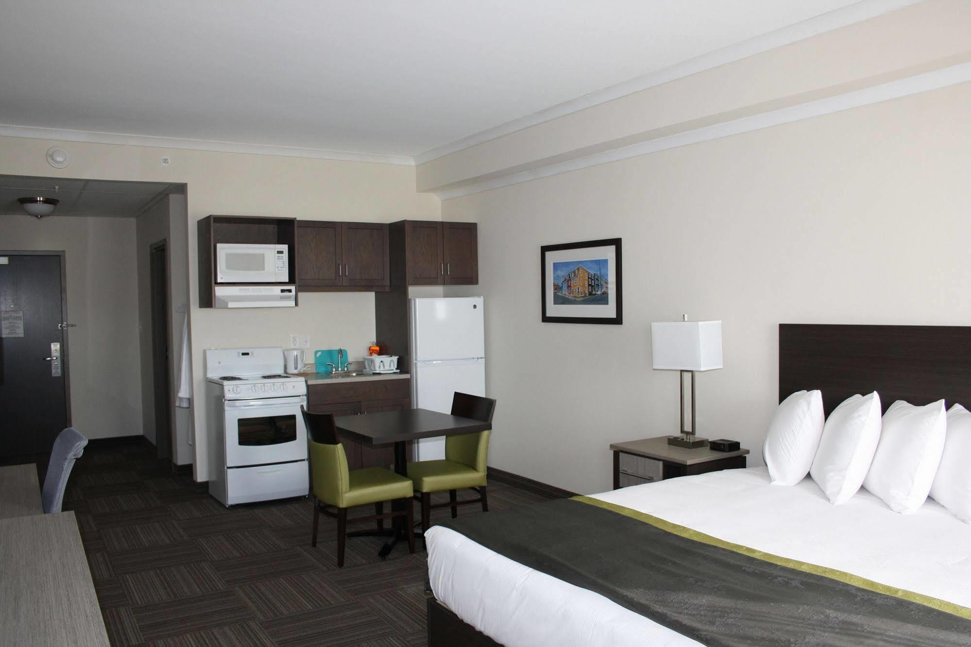 Crossroads Inn & Suites Paradise 外观 照片