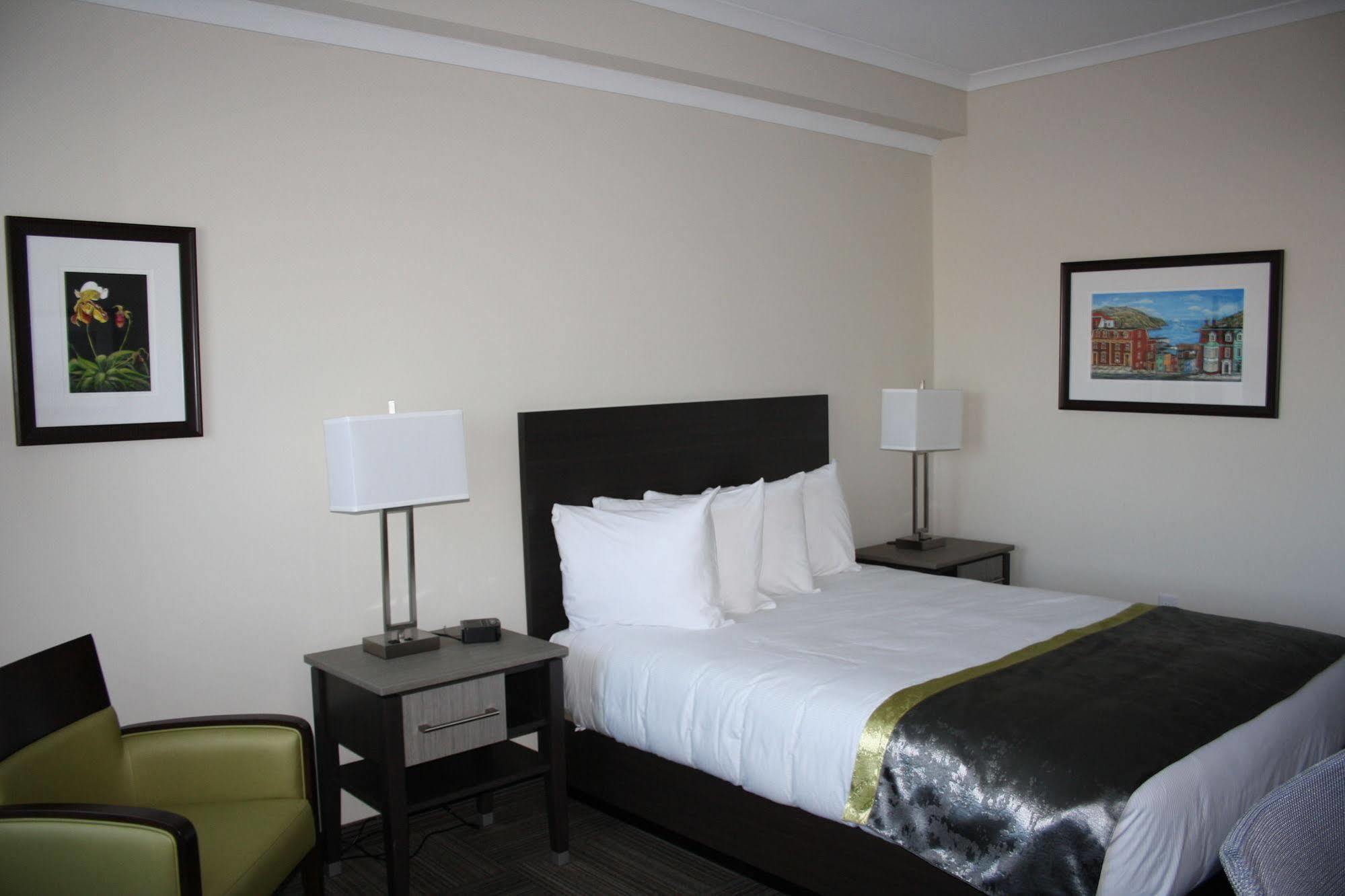 Crossroads Inn & Suites Paradise 外观 照片