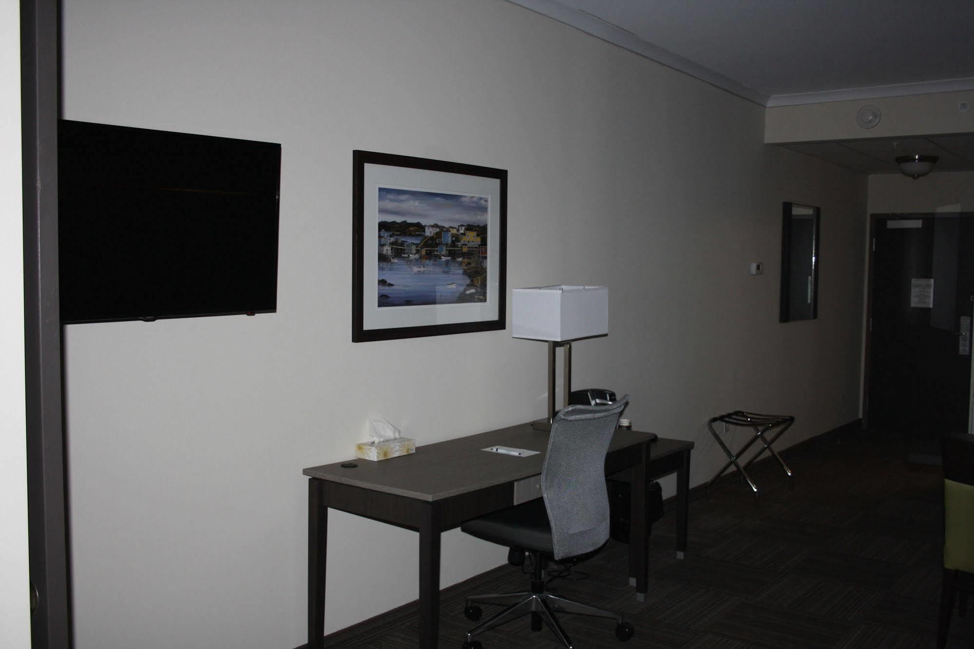 Crossroads Inn & Suites Paradise 外观 照片