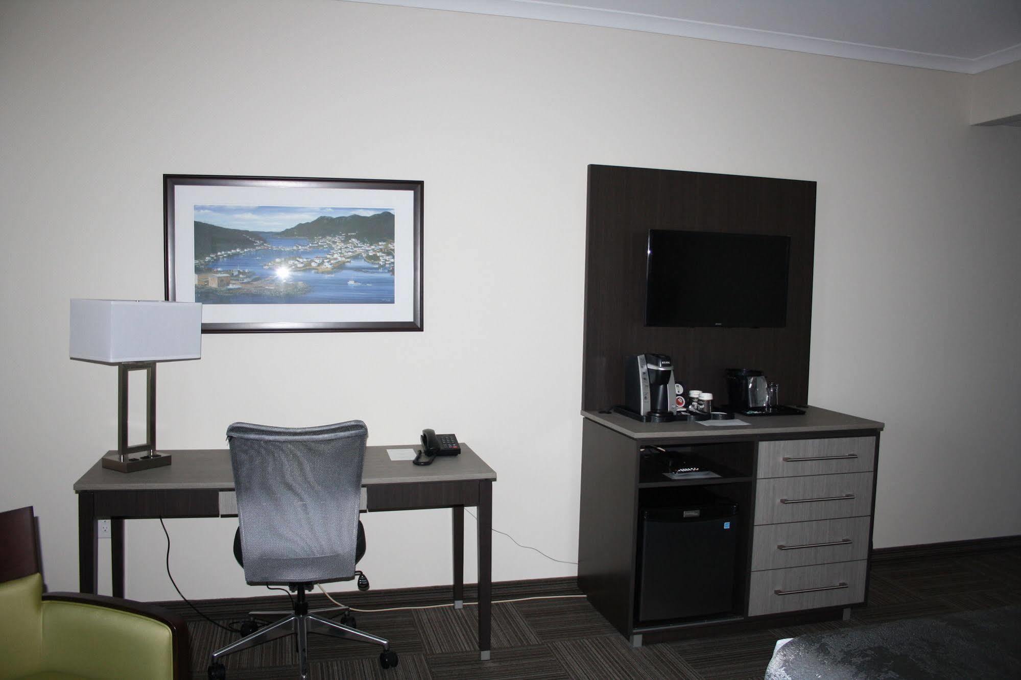 Crossroads Inn & Suites Paradise 外观 照片