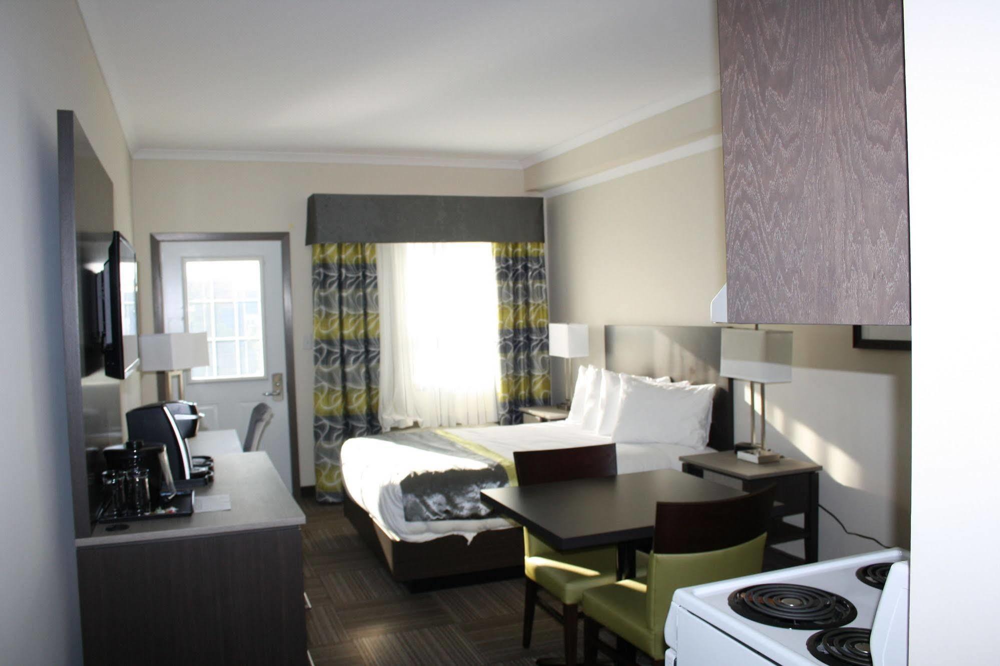 Crossroads Inn & Suites Paradise 外观 照片