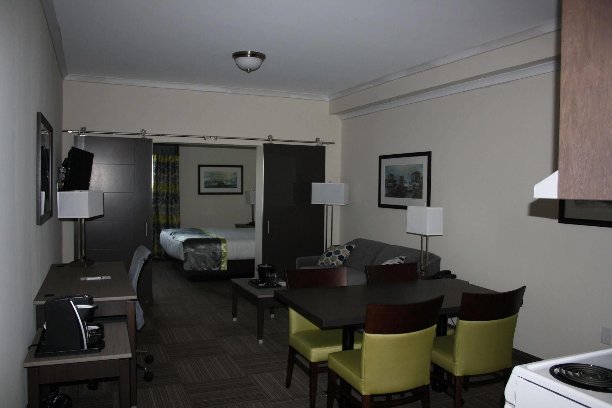 Crossroads Inn & Suites Paradise 外观 照片