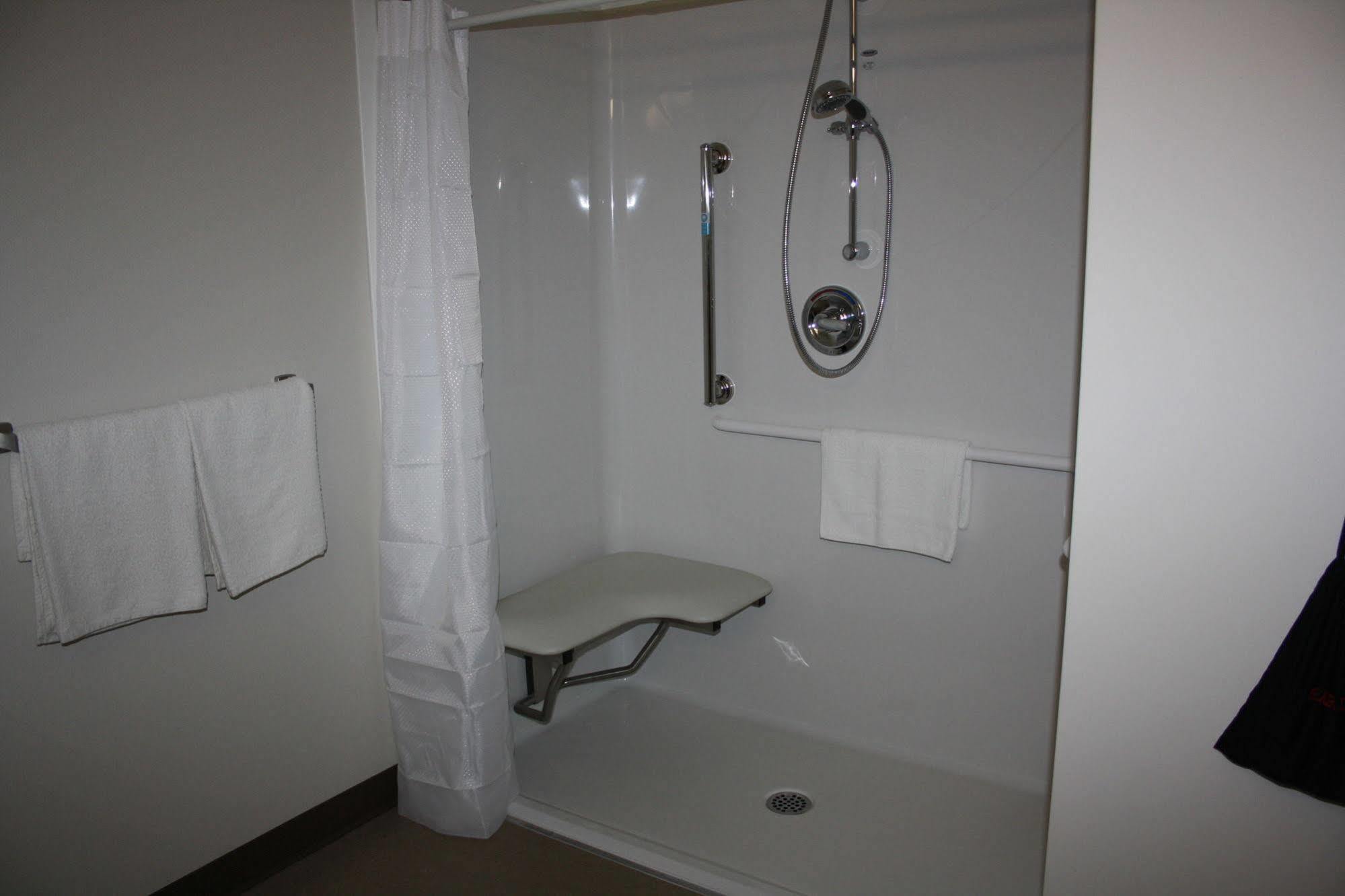 Crossroads Inn & Suites Paradise 外观 照片