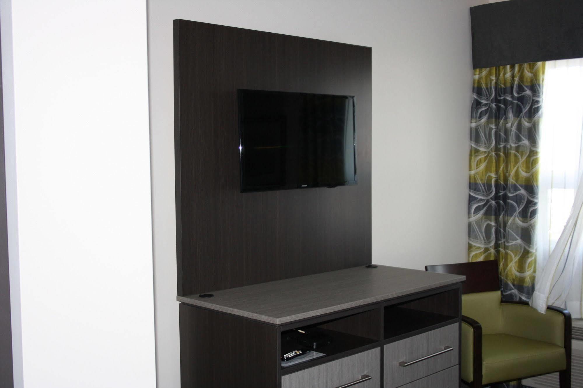 Crossroads Inn & Suites Paradise 外观 照片