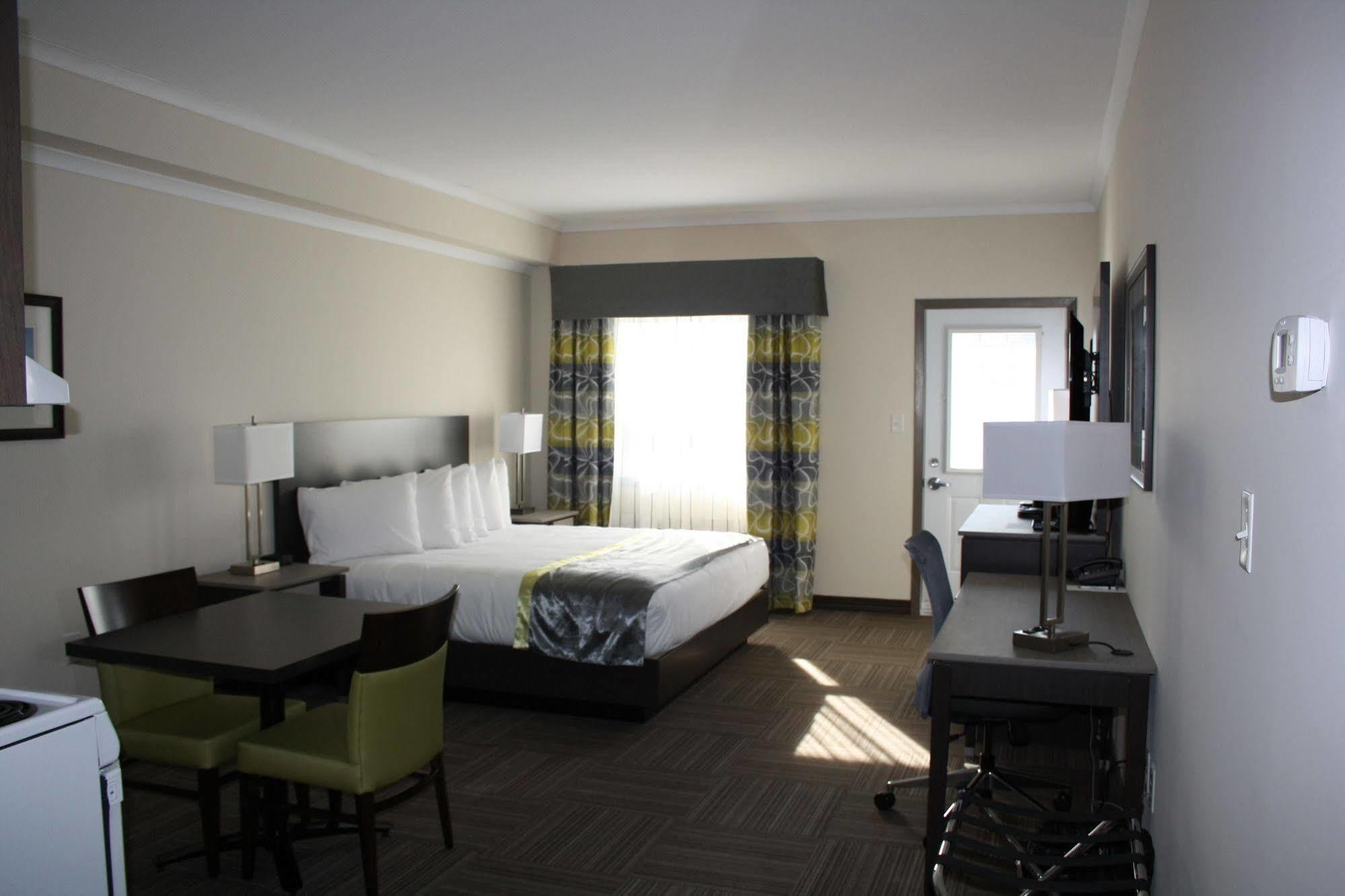 Crossroads Inn & Suites Paradise 外观 照片