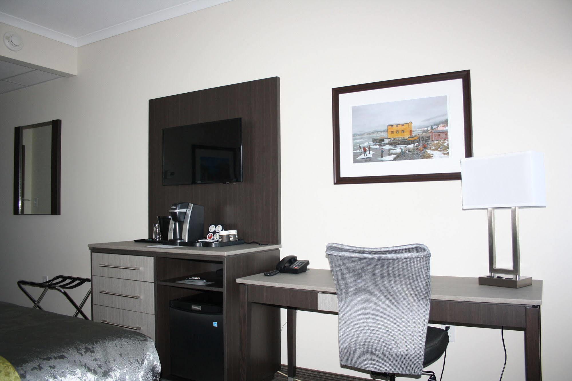 Crossroads Inn & Suites Paradise 外观 照片