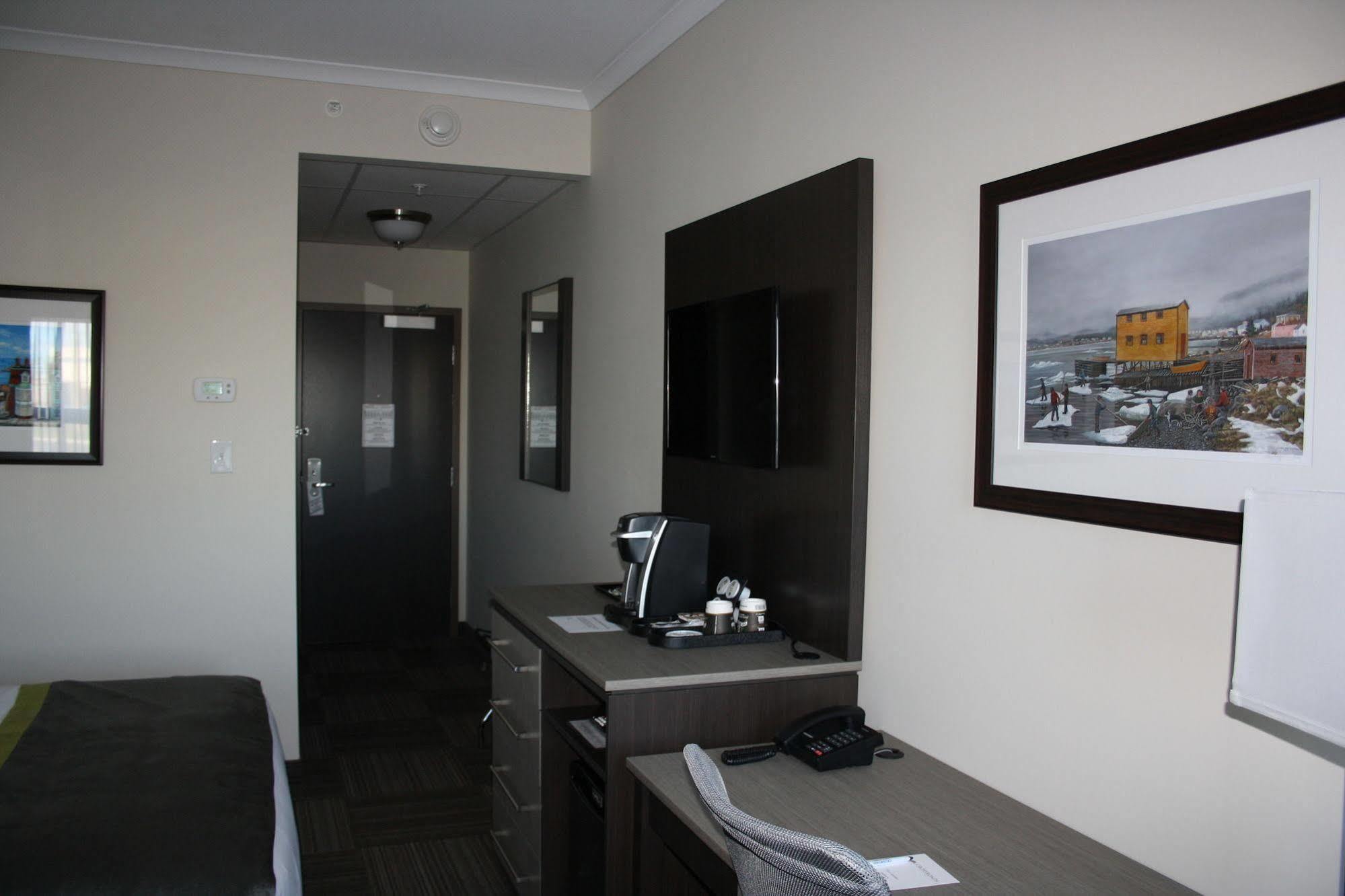 Crossroads Inn & Suites Paradise 外观 照片