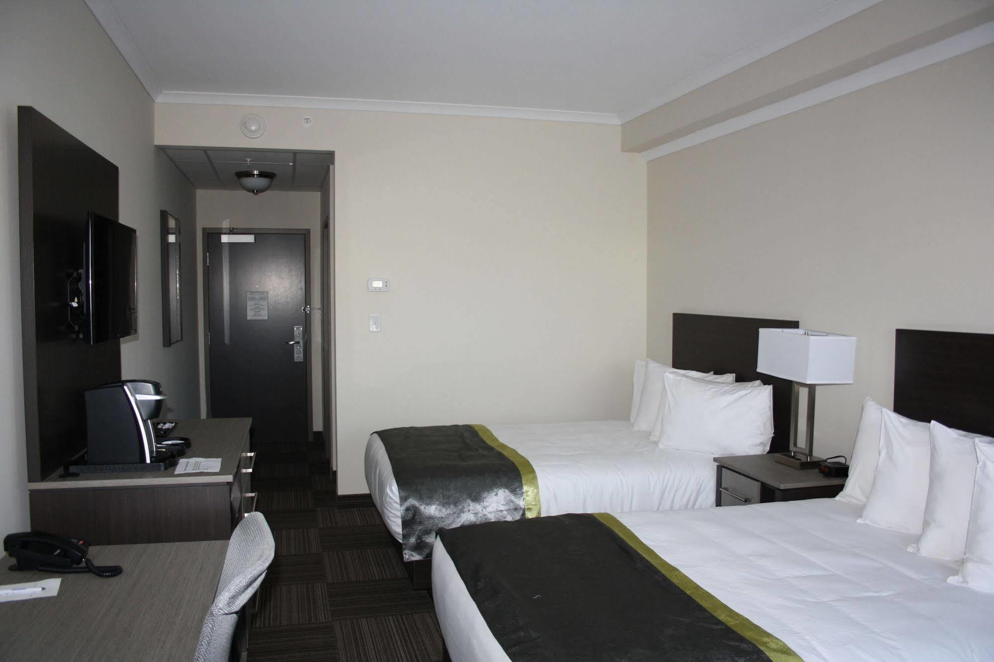 Crossroads Inn & Suites Paradise 外观 照片