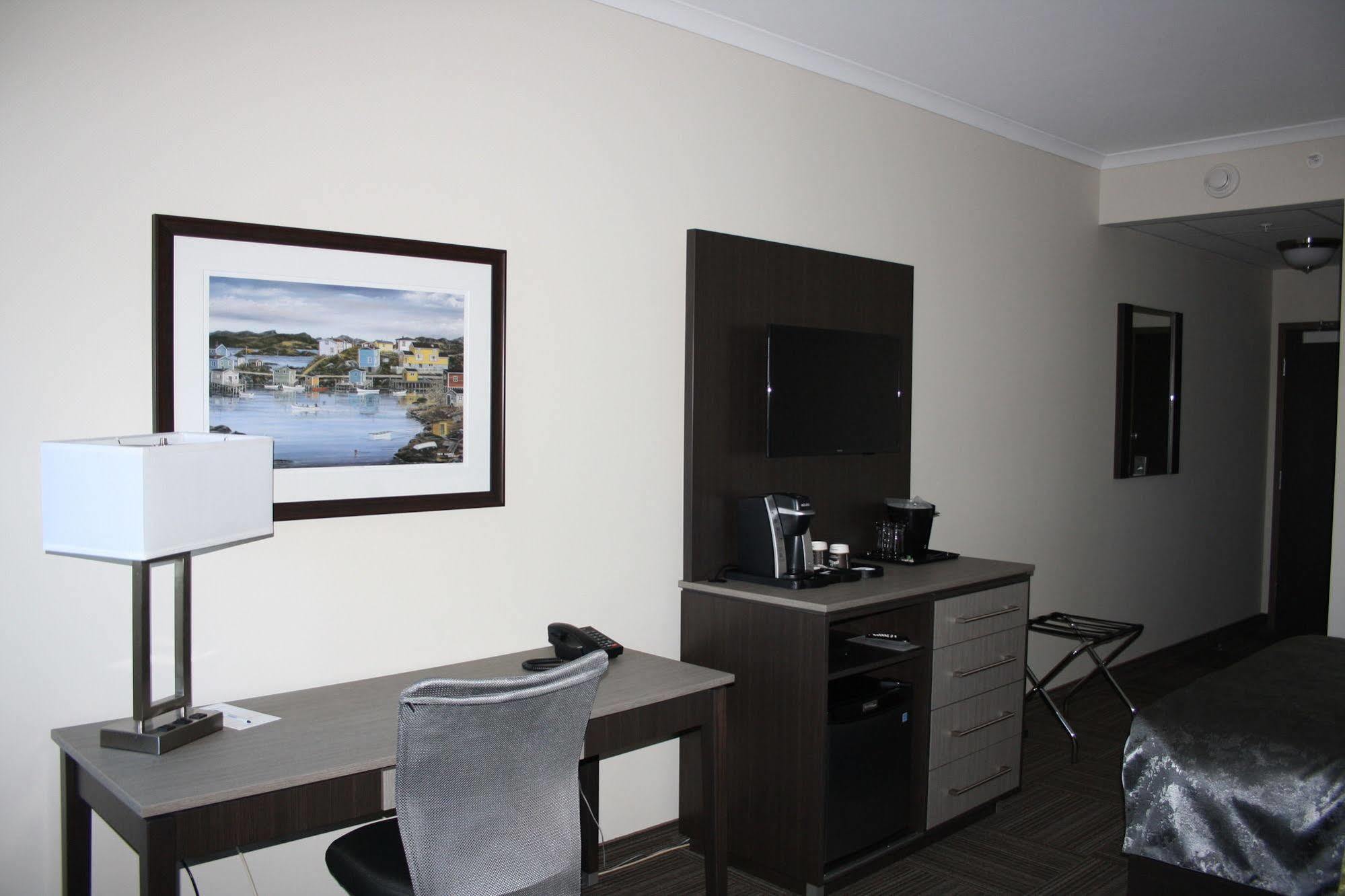 Crossroads Inn & Suites Paradise 外观 照片