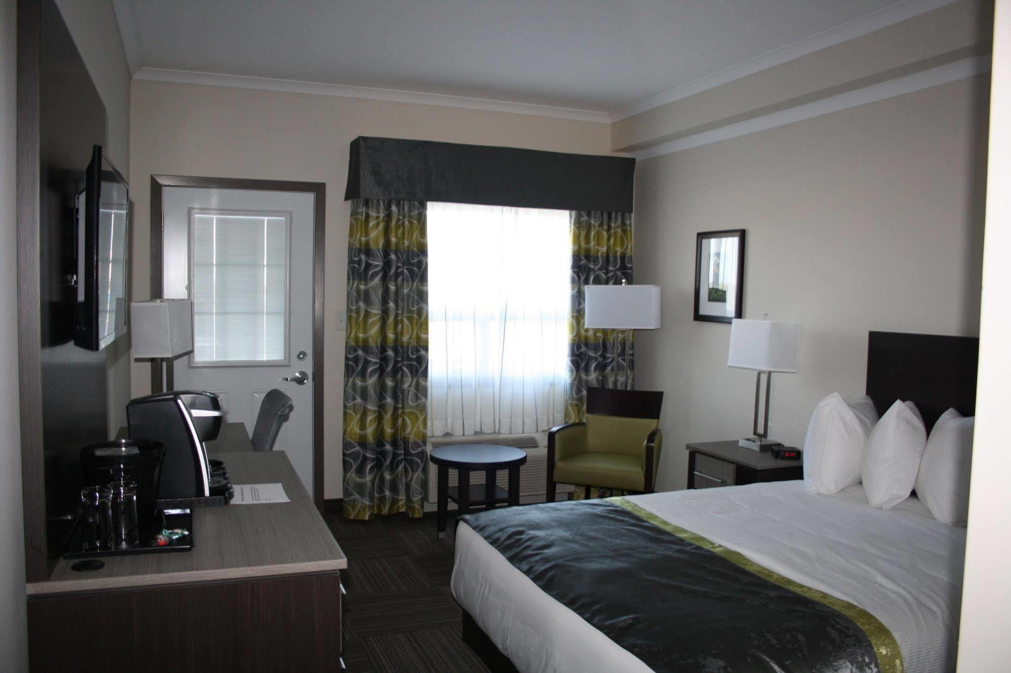 Crossroads Inn & Suites Paradise 外观 照片
