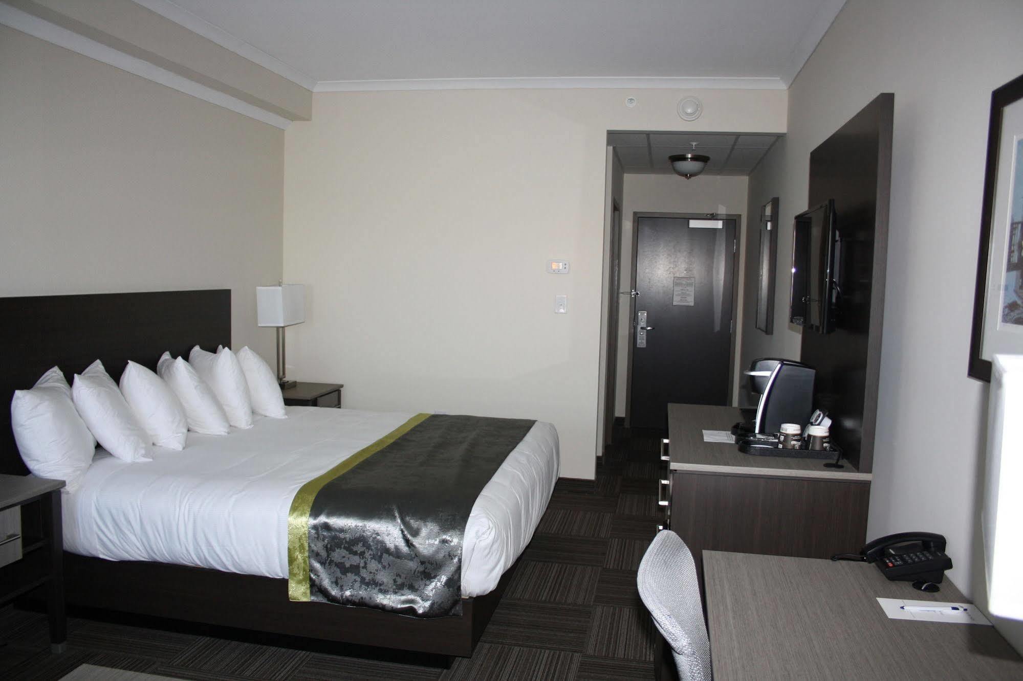 Crossroads Inn & Suites Paradise 外观 照片