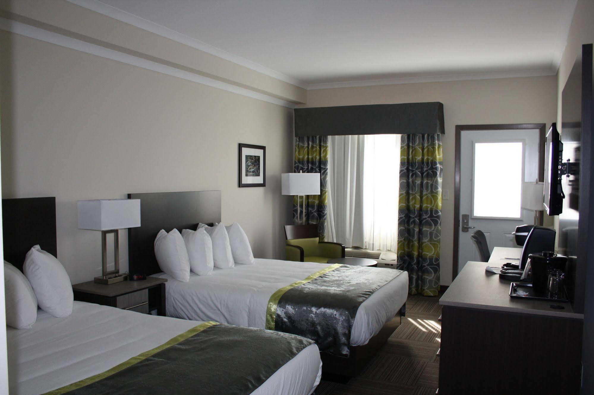 Crossroads Inn & Suites Paradise 外观 照片